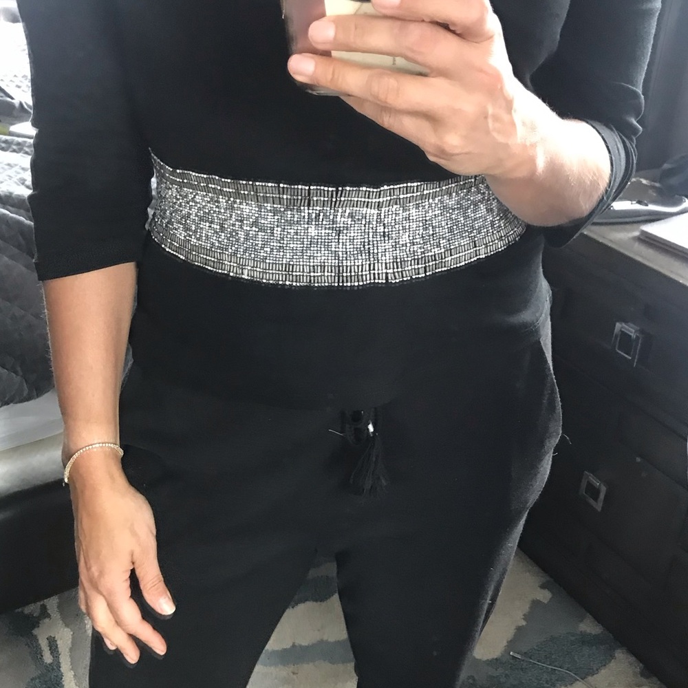 Beaded stretch belt
